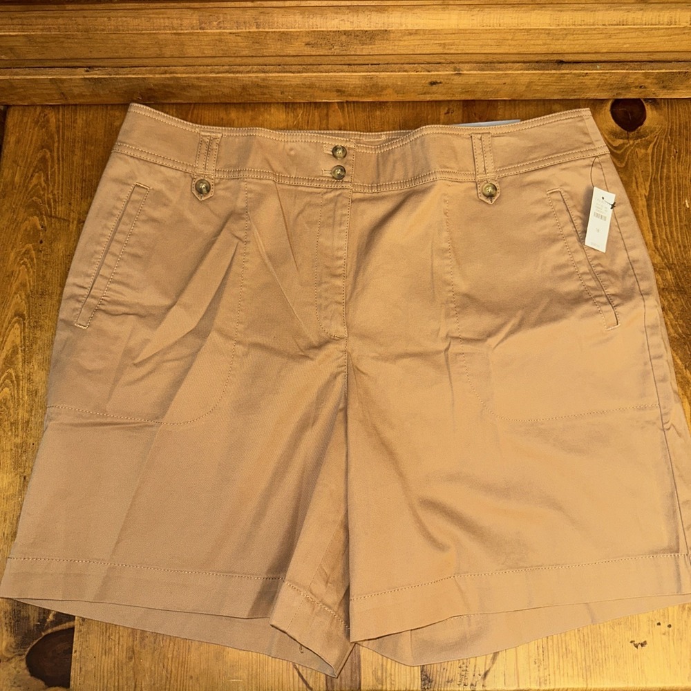 Talbots Relaxed Chino 7" Shorts Women's  Size 16 Khaki NWT